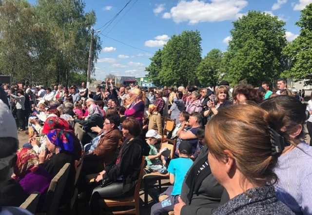 Перед выборами украинцев подкупают комбикормом