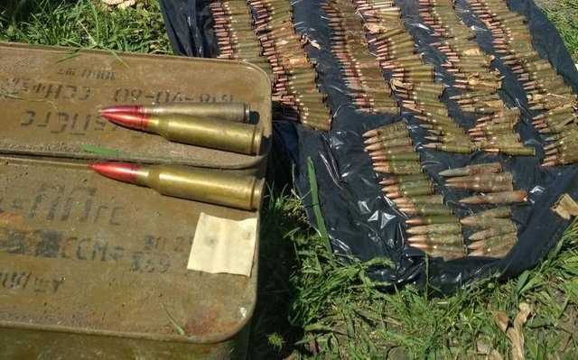 Пограничники обнаружили на Донбассе большой схрон боеприпасов