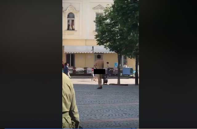 Центром Мукачево разгуливал полностью голый мужчина