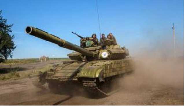 «Перли единиц 40»: Из ОРЛО в ОРДО выехала мощная колонна танков