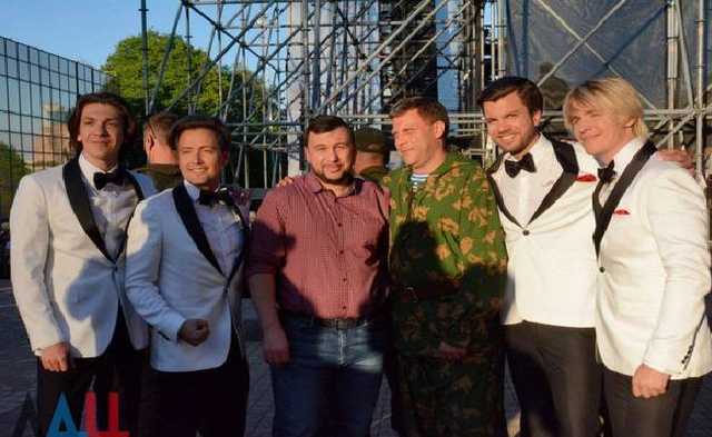 "Положил ладонь ниже пояса": стало известно о "концертном" конфликте Пушилина и Захарченко