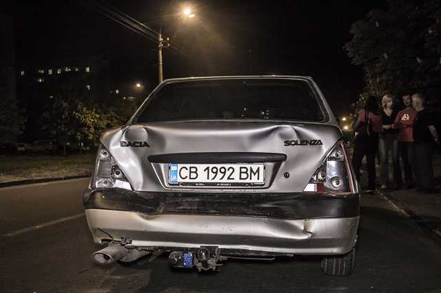 В Киеве водитель Kia на большой скорости протаранил четыре машины