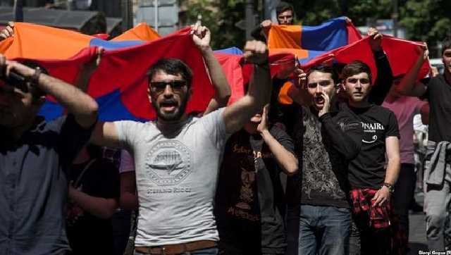 Армения в ступоре. Как будет продолжаться «бархатная революция»?