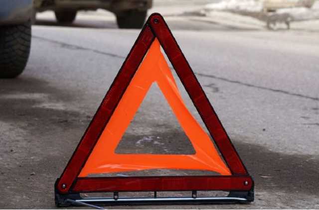 У Чернівцях в ДТП потрапив автокран, проштрикнувши наскрізь маршрутку