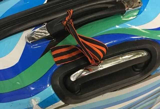 В Борисполе двух россиян не впустили в Украину через георгиевские ленты