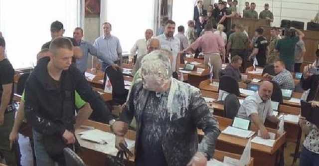 Михаил Подоляк: “Кефирные депутаты”