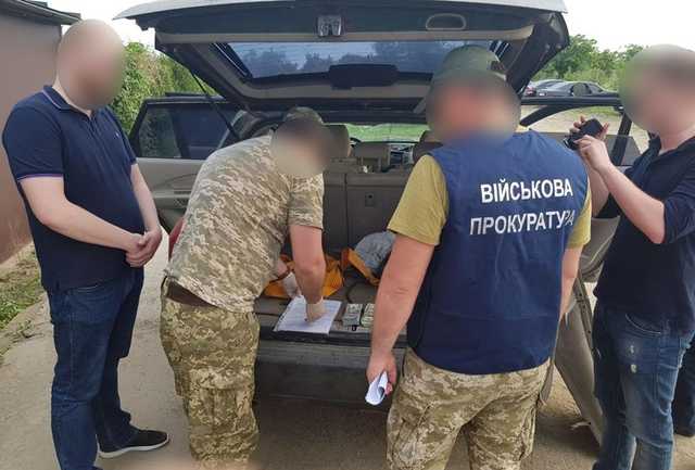 В Черновицкой области посредник чиновника-взяточника умер при задержании: подробности