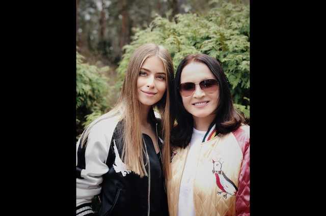 Ротару в магнолиях. 70-летняя певица потрясла юным видом