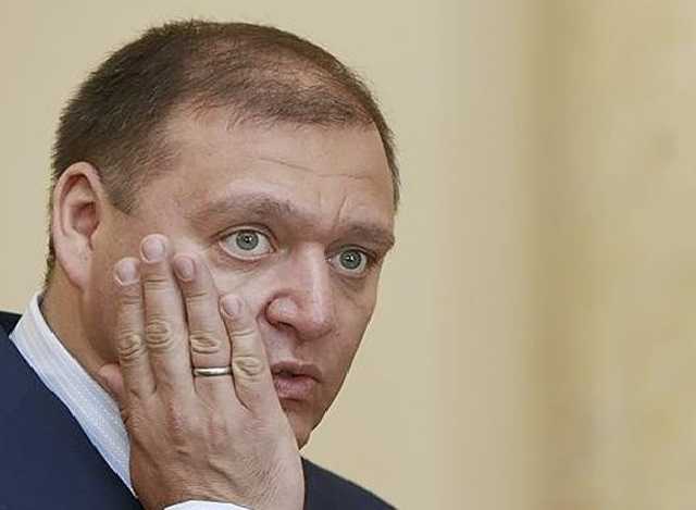 "Миша очередь заказал": Добкин с семьей уехал в Италию