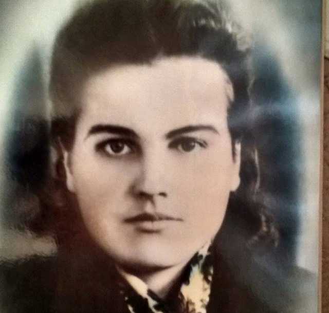 Радянський солдат спокусився на мамину подругу. Потягнув за дерева. Повалив – письменниця