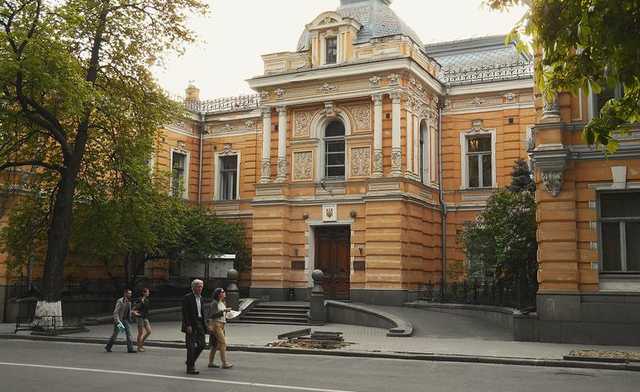 Чому керівництво Спілки письменників України безкарно займається махінаціями з нерухомістю та фінансовими зловживаннями?
