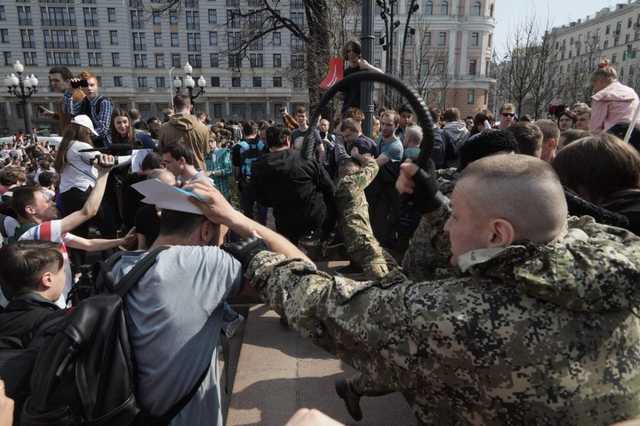 «Казаки», разгонявшие митинг оппозиции в Москве, ранее воевали на Донбассе
