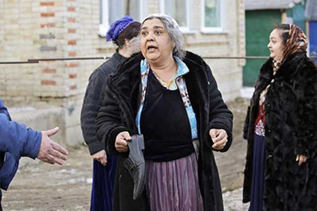 В Тернополе пьяные ромы избили детей: появилось видео