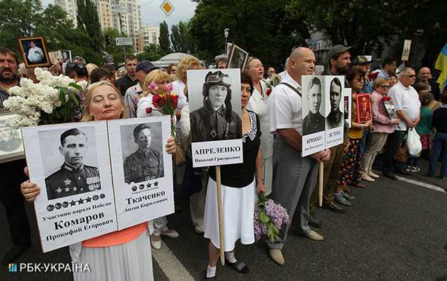 В центре Киева проходит акция "Бессмертный полк"