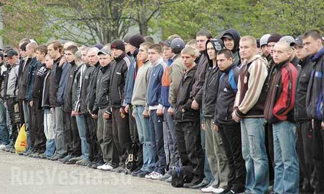 В Киеве парней силой доставили в военкомат - СМИ