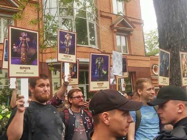 "Бессмертный полк" в Киеве спародировали: эксклюзивные фото