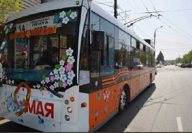 "Просто мраки!" В России запустили троллейбус с могилой Неизвестному солдату