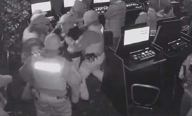 Шестерым львовским патрульным грозит десять лет за убийство парня по неосторожности