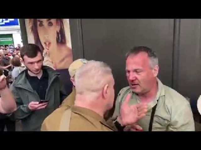 "Всіх вас переріжуть": У столиці вгамували провокатора, який ображав АТОвців