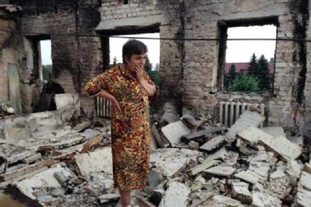 На Донбасі бойовики обстріляли мирне селище: пошкоджено три будівлі