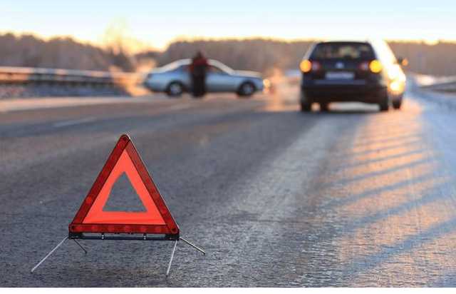 В Киеве под колесами автомобиля погиб молодой солдат