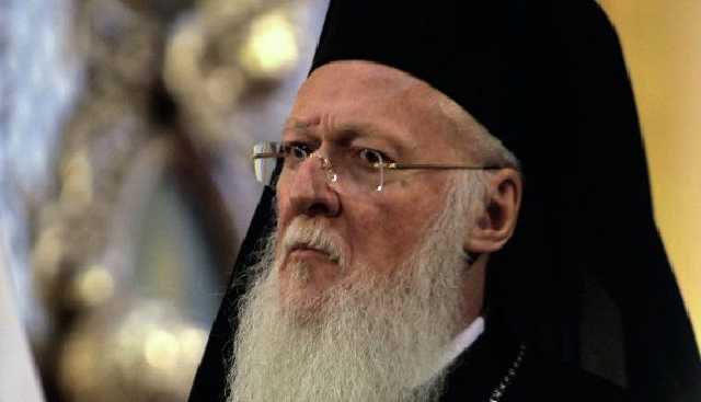 В секретариат Патриарха Варфоломея передали 10 тысяч подписей в защиту УПЦ