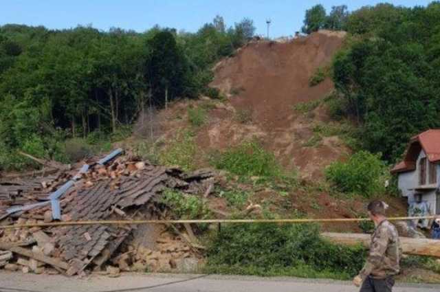 Оползень под Мукачево разрушил несколько домов