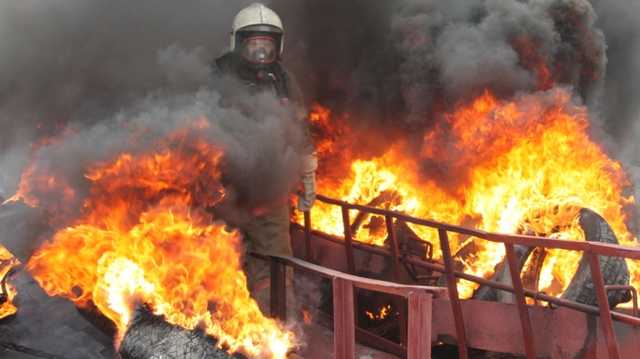 В Одессе горит паркинг в элитной высотке, людей эвакуируют