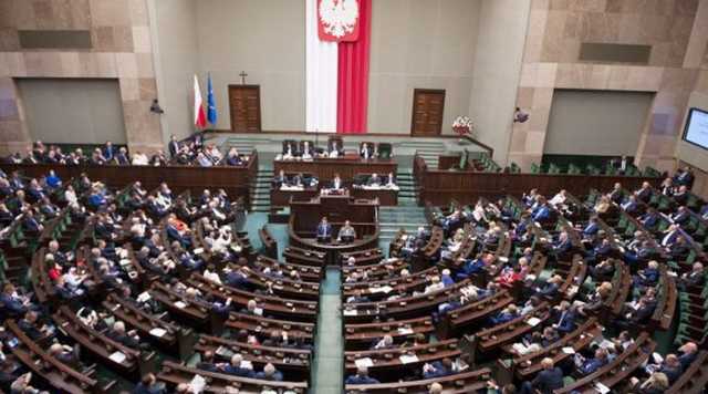 Польские депутаты поддержали сокращение своей зарплаты