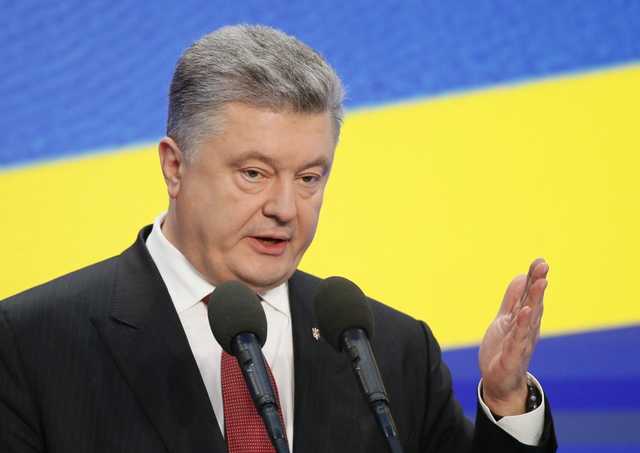 Порошенко присвоил звание «Мать-героиня» более чем 1 тыс. украинок