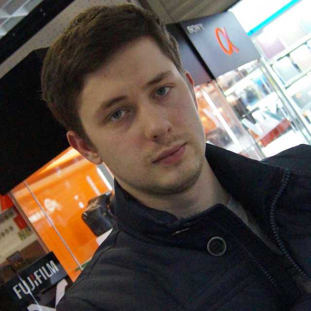 Российского блогера Тверского обвинили в массовом "разводе" украинских девушек на деньги