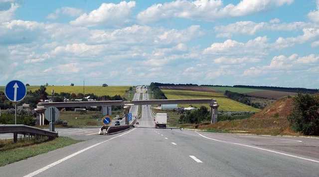 На трассе Киев-Одесса перевернулась фура и перекрыла движение