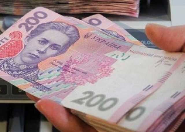 Не долларом единым: украинцы активно переходят на наличку