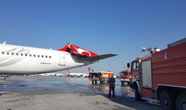 В аэропорту Турции столкнулись два самолета