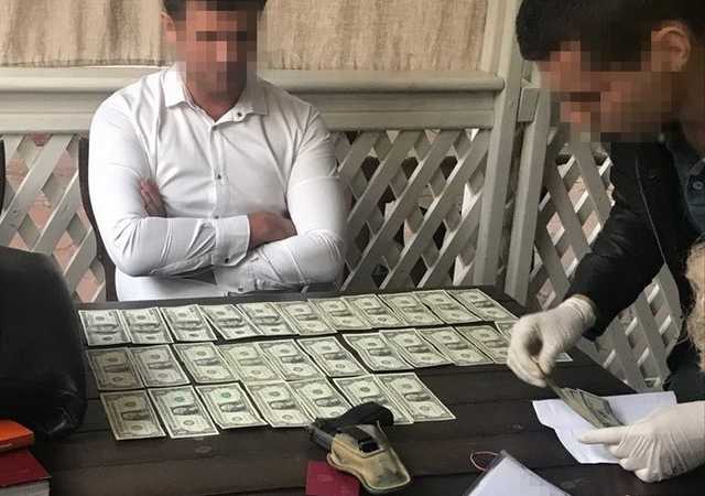 В Одесі СБУ викрила на хабарі двох «перевертнів у погонах»