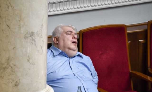 Фотокамеры выловили «самого уставшего» нардепа Рады