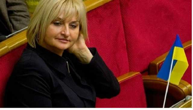 Жену генпрокурора уличили в кнопкодавстве