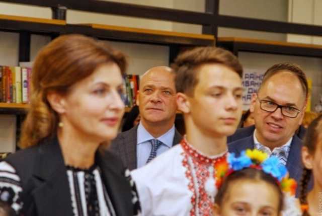 Труханов вышивал рушник с женой Порошенко