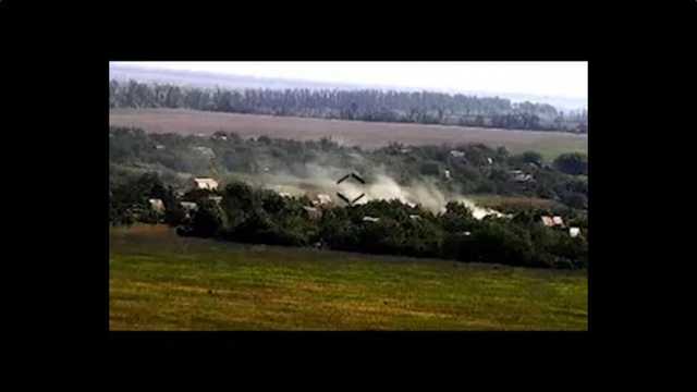 Появилось видео, как боевики обстреливают мирное село