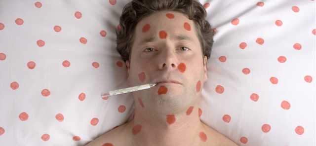 "Чтобы украинцы не боялись". Гройсман пообещал публично сделать прививку от кори