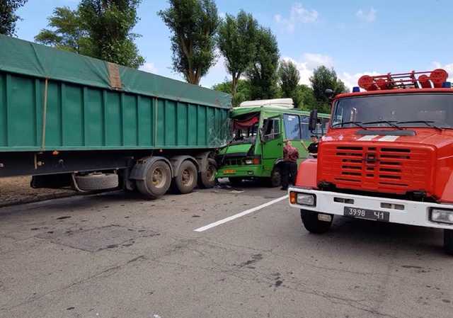 Масштабное ДТП в Каменском: пострадали 13 человек