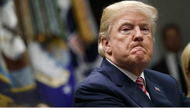 Трамп написал имя жены с ошибкой