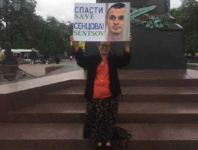 В Москве прошли одиночные пикеты в поддержку Сенцова