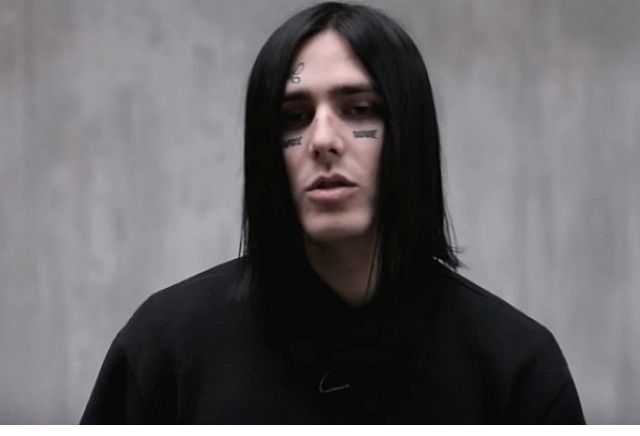 "Face?!" В России нашли неожиданное фото Вакарчука