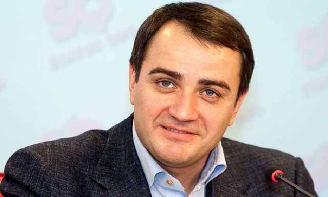 Украинцам стыдно за Павелко: соцсети обсуждаю коррупционную схему ФФУ