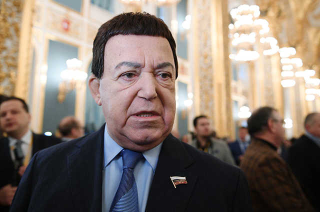 "Как мумия": Кобзон озадачил поклонников внешним видом