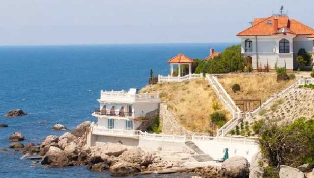 От Москвы до Нью-Йорка: сколько зарубежной недвижимости задекларировали нардепы