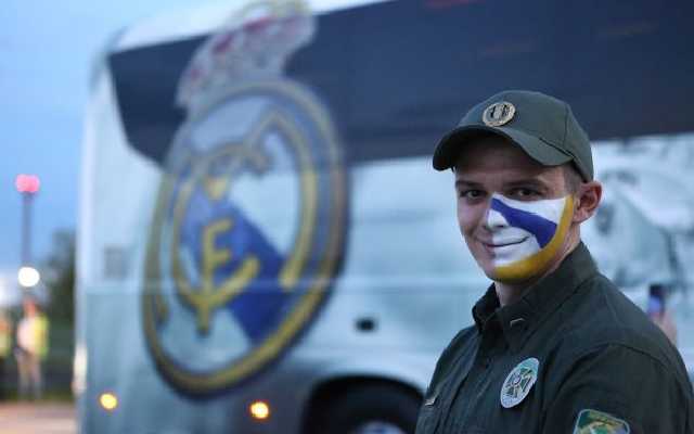 Українців обурили розмальовані обличчя прикордонників, що зустрічали “Реал” та “Ліверпуль”