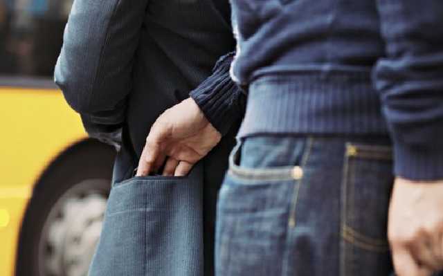 Київські поліцейські спіймали зловмисників, які пограбували туристів з Іспанії у центрі столиці