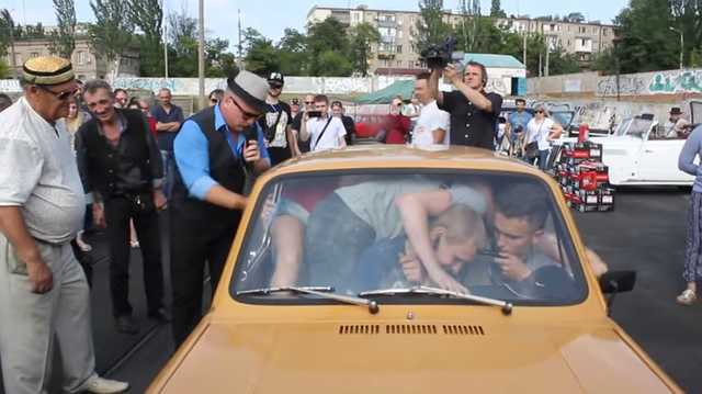 В Запорожье установили новый рекорд вместимости «Запорожца»